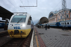 Залізниця запустила пасажирські потяги до Куп'янська (ВІДЕО)