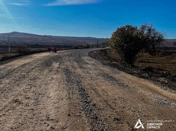 Як ремонтують дорогу на півдні Одеської області до молдавського кордону