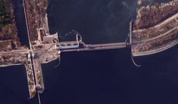 Росіяни підірвали обидва залізничні мости через Дніпро (ВІДЕО)