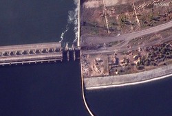 Знищені окупантами мости через Дніпро біля Херсону показали на відео