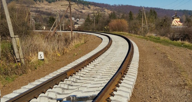 "Укрзалізниця" відновлює лінію від Хирова до польського кордону