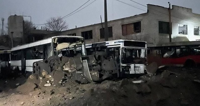 У Миколаєві росіяни обстріляли автобусний парк