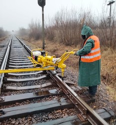 Залізниця Молдови ремонтує колії біля Одеської області (ВІДЕО)