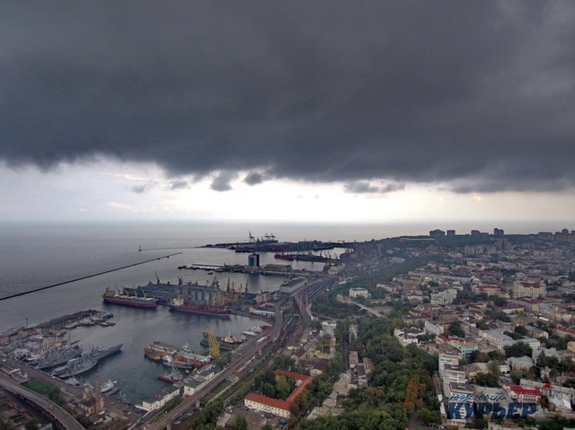 Одеський порт відновлює роботу