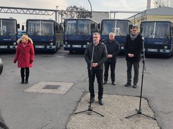 З Будапешту передали Україні 15 старих автобусів