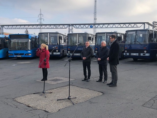 З Будапешту передали Україні 15 старих автобусів