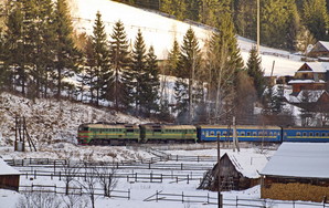 Залізниця запускає додаткові потяги у Карпати