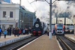 У Львові запустили ретро-потяг на свята