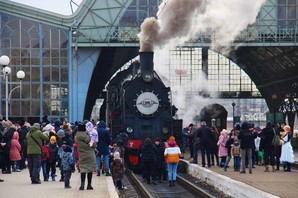У Львові запустили ретро-потяг на свята