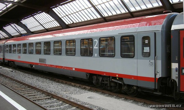 Запускають зручний залізничний маршрут до Австрії