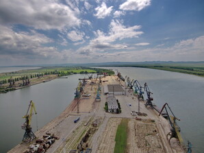 Рівень води в Дунаї та російські удари обмежують судноплавство в дунайських портах