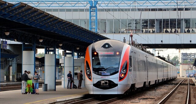 Пасажирські поїзди до Києва йдуть з затримками