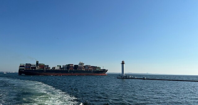 З порту Одеси вперше за час війни вийшов контейнеровоз