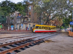 В Одесі завершили монтаж нових колій трамваю біля "Привозу"