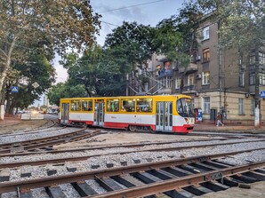 В Одесі завершили монтаж нових колій трамваю біля "Привозу"