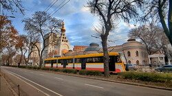 Як в Одесі ходить трисекційний трамвай на Фонтан (ВІДЕО)
