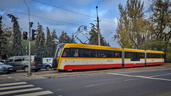 Як в Одесі ходить трисекційний трамвай на Фонтан (ВІДЕО)