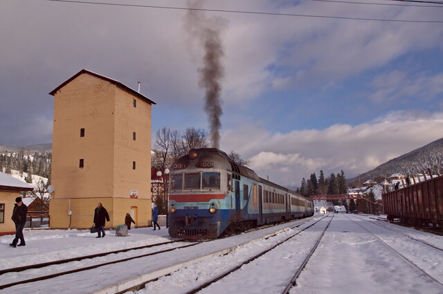 Призначають додатковий поїзд з Дніпра у Карпати