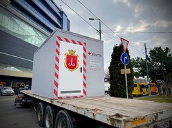 В Одесі встановили перше мобільне укриття на зупинці громадського транспорту