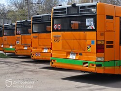 У Дніпро привезли перші "гуманітарні" автобуси з Італії