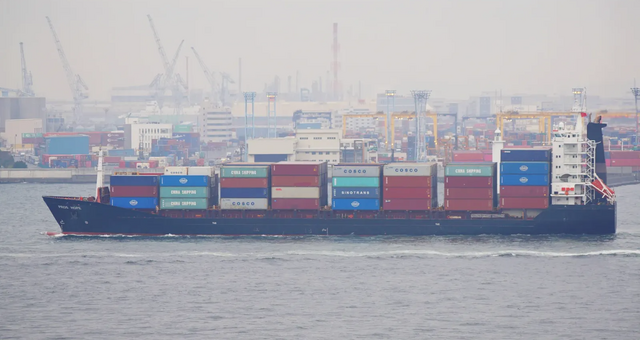 У порт Одеси увійшов під розвантаження контейнеровоз