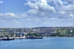 Останній великий бойовий корабель росіян тікає з Севастополя