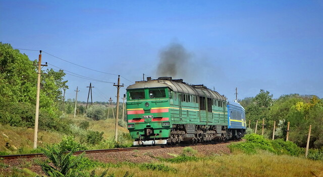 Через російські обстріли залізниця задіяла резервні тепловози