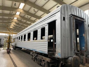 "Укрзалізниця" на власному заводі будує новий пасажирський вагон