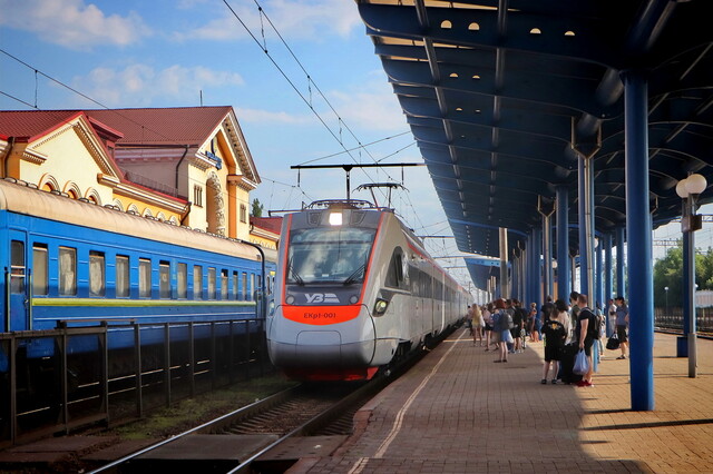 У червні будуть курсувати додаткові поїзди до Дніпра і Вінниці