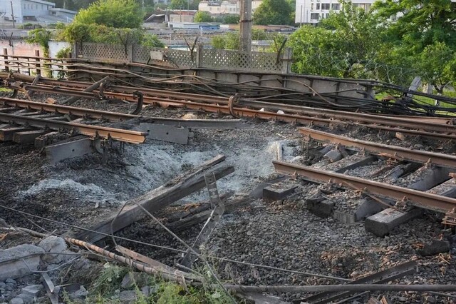 У Києві обстрілом пошкоджено наземну лінію метро