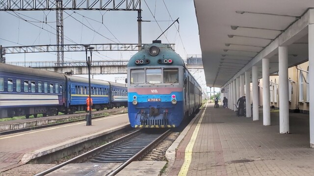 Залізниця змінює розклад та скасовує низку приміських поїздів
