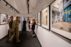 В Одесі можна побачити унікальну фотовиставку про війну у залізничному вагоні