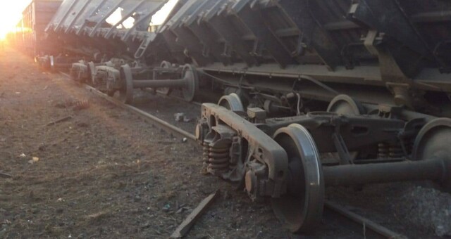 У Києві російським обстрілом уражено залізницю