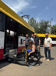 В Одесі модернізували старий трамвай: цього разу з підйомником
