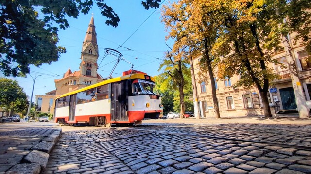 В Одесі знову презентували трамвай "Татра" з підйомником