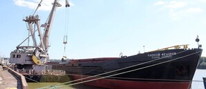 В порту Ізмаїла ремонтують пловучий кран