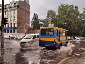 В Одесі обмежено рух після зливи