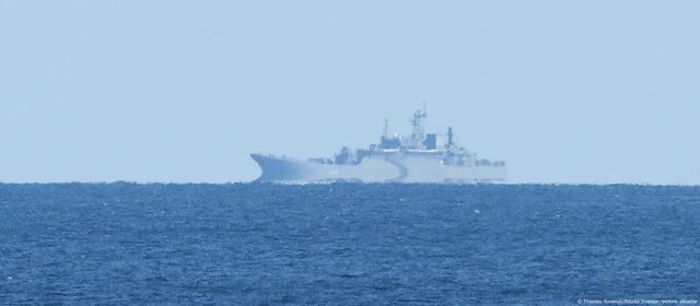 Біля німецького узбережжя російський корабель намагається заважати судноплавству