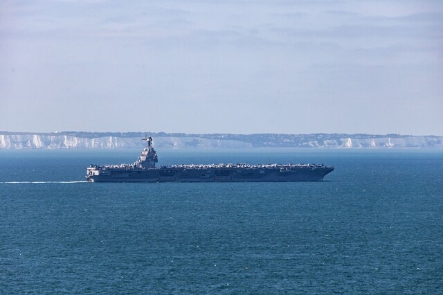 Флот США розгортає авіаносне з'єднання у Карибському морі та має втрати у Тихому океані