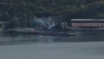 У окупованому Севастополі загорівся російський військовий корабель