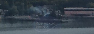 У окупованому Севастополі загорівся російський військовий корабель