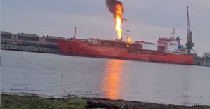 В Ізмаїлі палає танкер-газовоз, який уразили росіяни