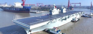 Китай вивів на випробування авіаносний десантний корабель