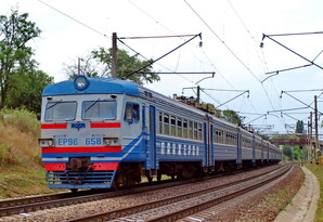У Харківській і Дніпропетровській областях обмежено рух приміських поїздів