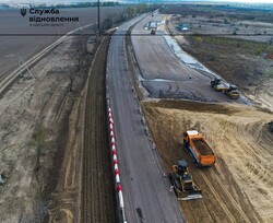 Як на трасі Одеса - Рені будують майданчик для "дальнобоїв"