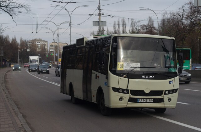 У Києві пошкоджено до 70 автобусів-"маршруток"