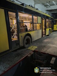 У Херсоні рашисти обстріляли тролейбусне депо