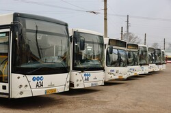 Передані Одесі автобуси вже випробували, але на маршрутах їх ще немає