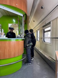 Залізничні вокзали в Одесі та інших містах зменшили підсвітку і працюють як пункти незламності