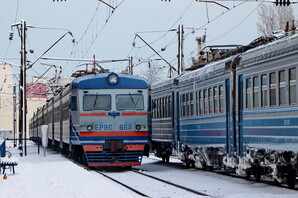 Залізниця обмежує пасажирське сполучення у прифронтових областях